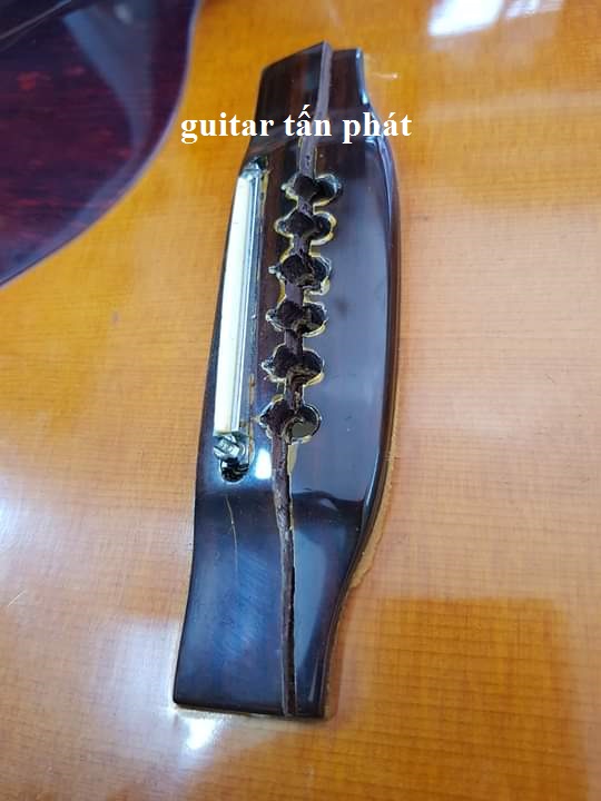 Nhận sửa đàn guitar giá rẻ tại hóc môn guitar tấn phát