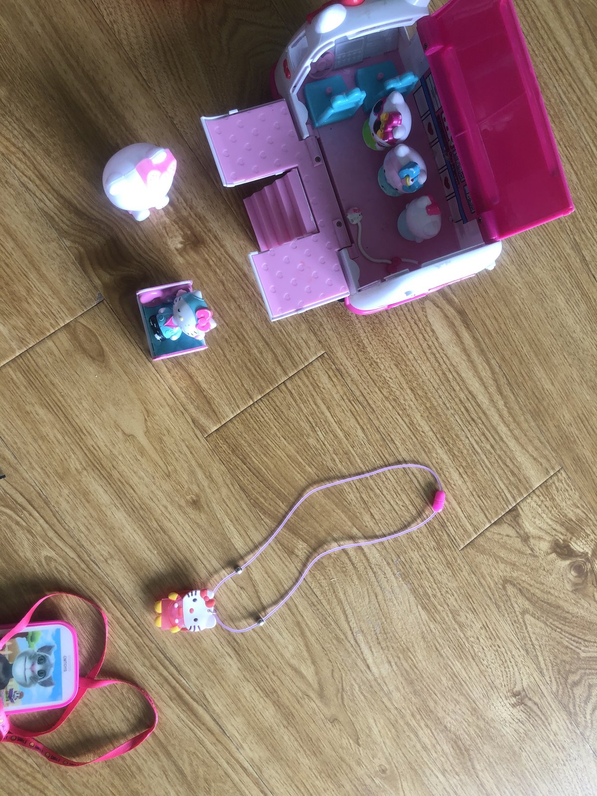 đồ chơi kitty.jpg