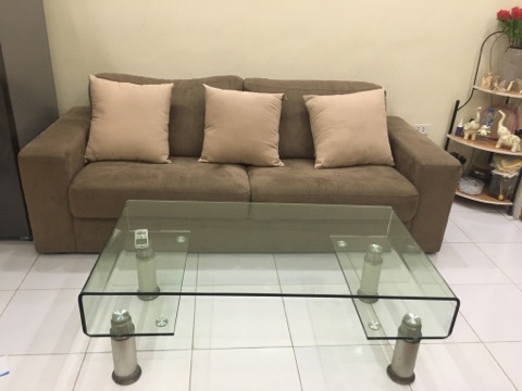 Sofa 2.jpg
