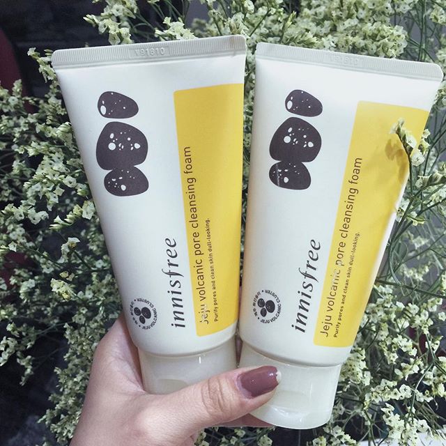sữa rửa mặt than innisfree.jpg