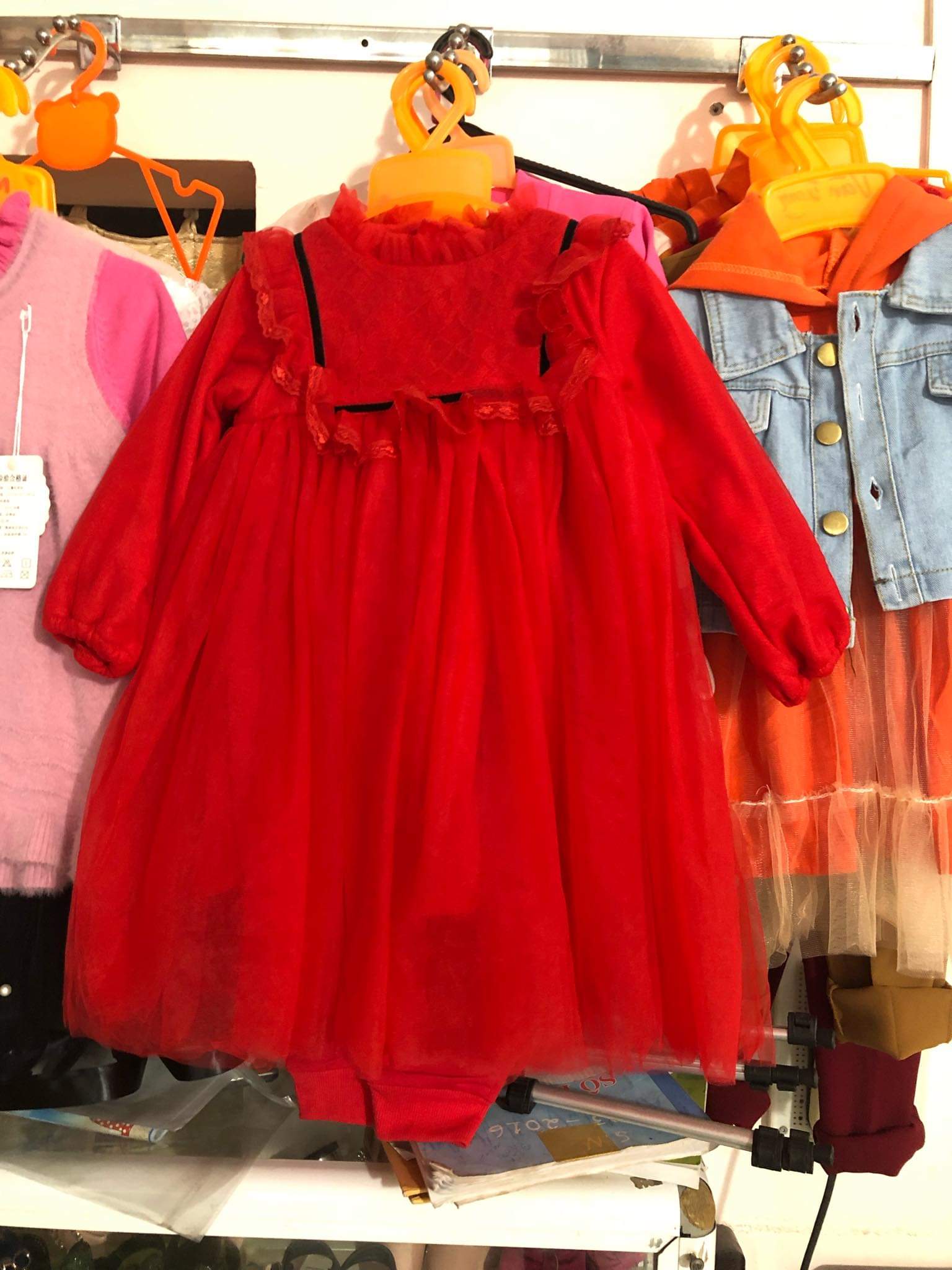 váy đỏ.jpg