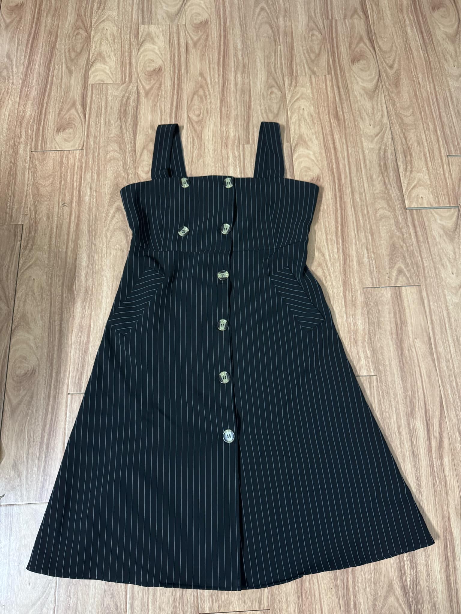 váy kẻ size L.jpg